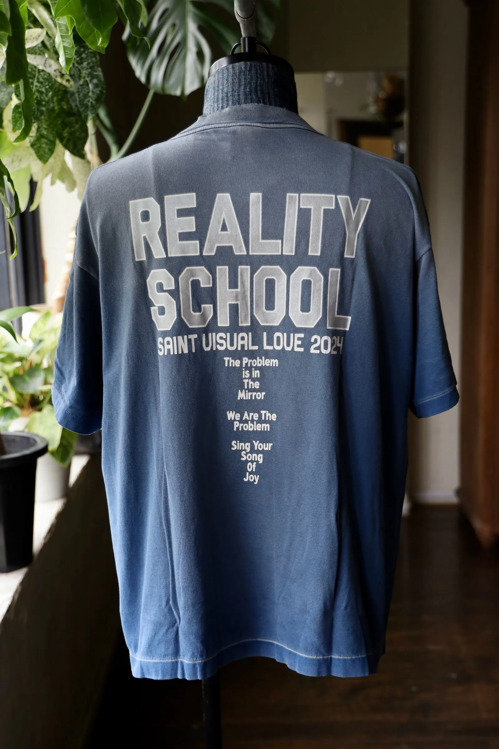 SAINT Mxxxxxx REALITY SCHOOL SS_TEE/NVY slogan distressed short-sleeves, washed blue S-XL, garment dyeing, horse fade, ultra-complex shearing and destruction treatment, correct version, cylindrical fabric, customized original consistent main mark/wash mark, original consistent silver powder printing, distressed treatment